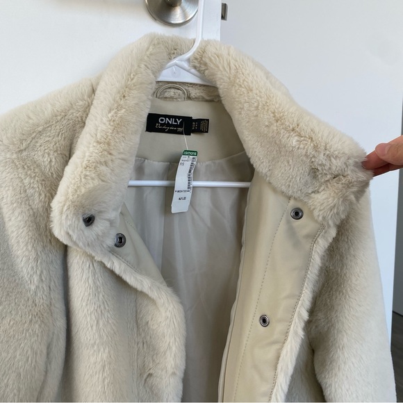 Faux Fur Jacket - Picture 6 of 6